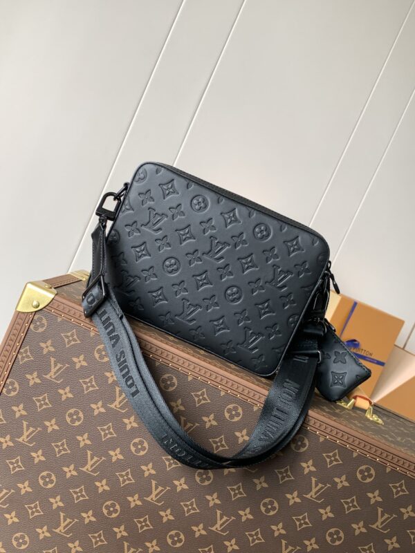 LV messenger bag - Image 3