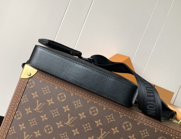 LV messenger bag - Image 4