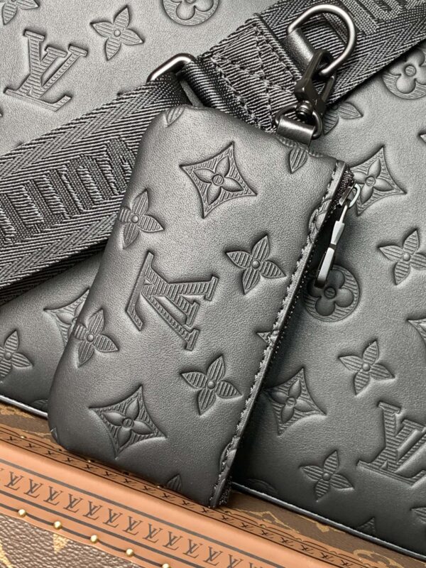 LV messenger bag - Image 6