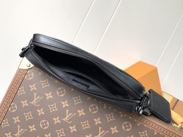 LV messenger bag - Image 7