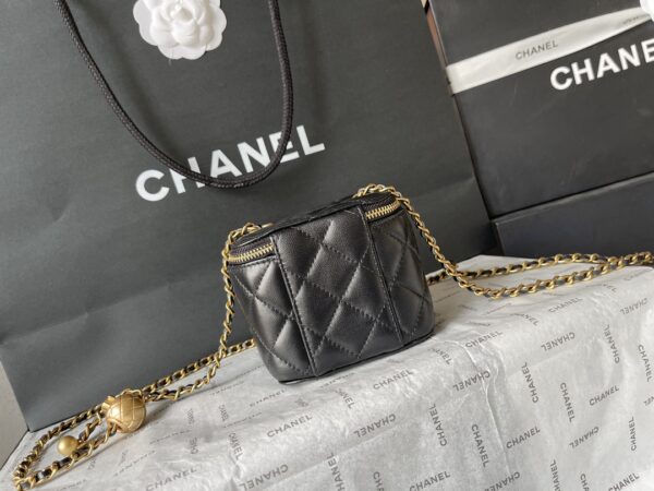 chanel Small makeup box - Image 4