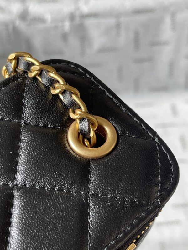 chanel Small makeup box - Image 7
