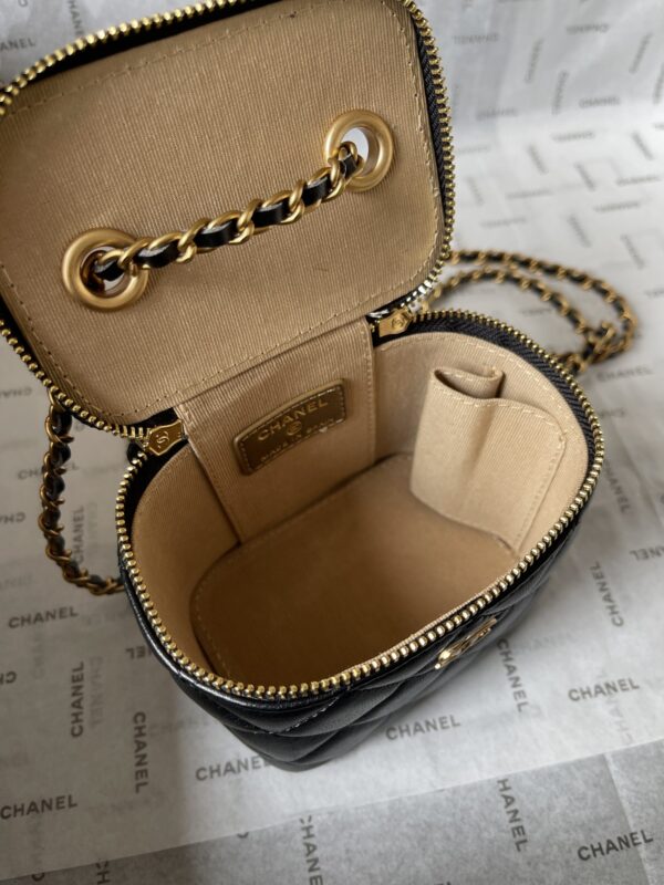 chanel Small makeup box - Image 8