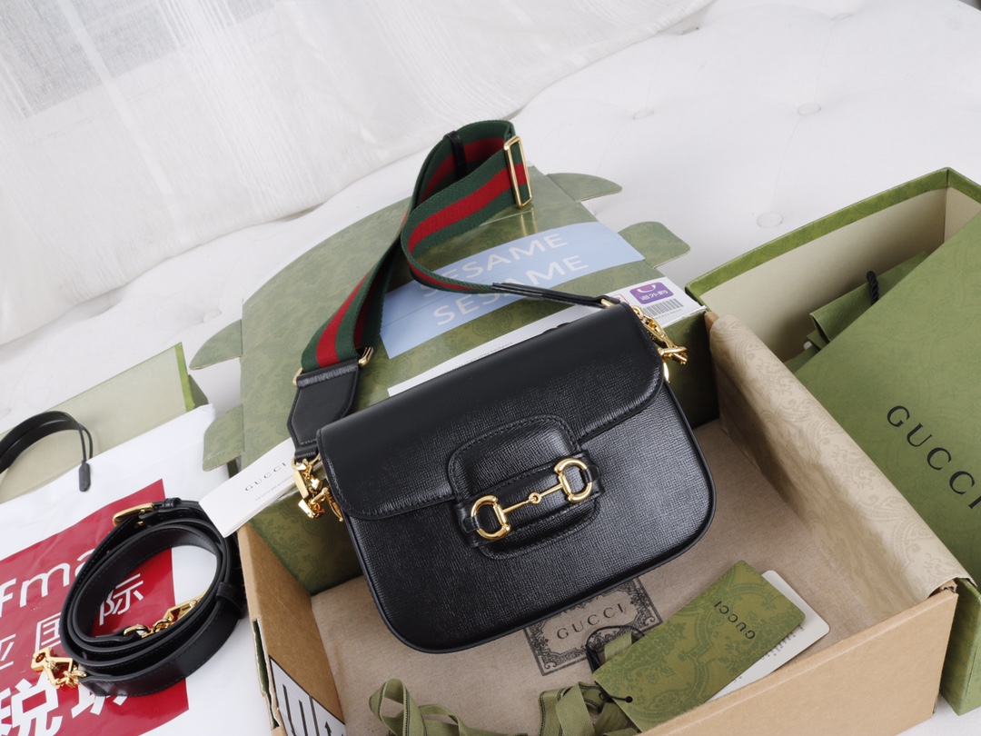 GUCCI horse bit buckle bag