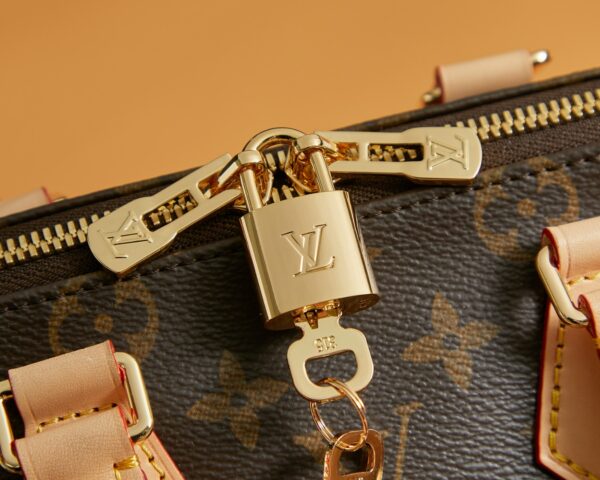 LV Speedy 20 - Image 6