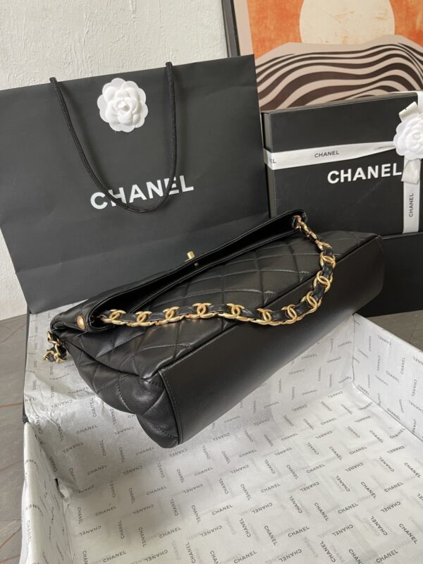 CHANEL hobo bag - Image 3