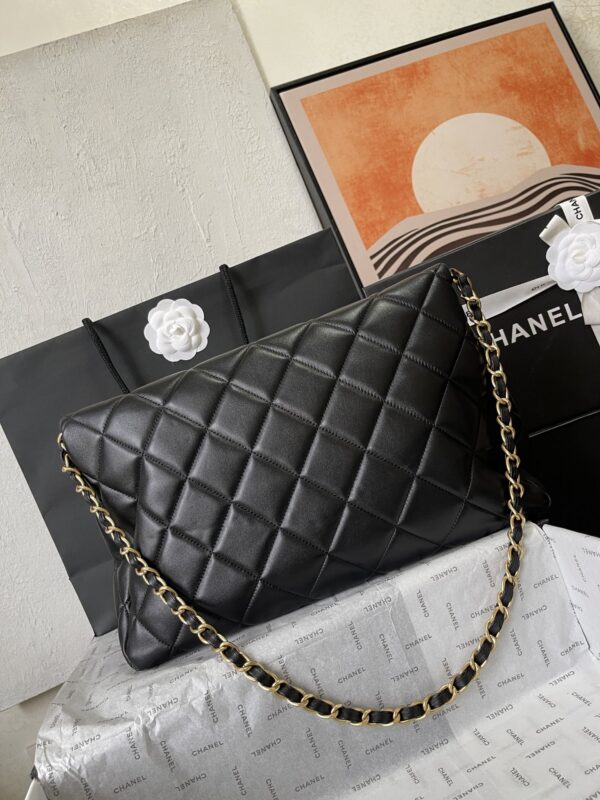 CHANEL hobo bag - Image 4