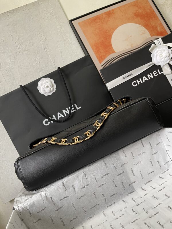 CHANEL hobo bag - Image 5