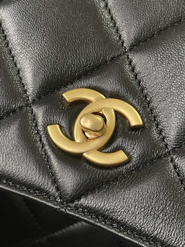 CHANEL hobo bag - Image 6