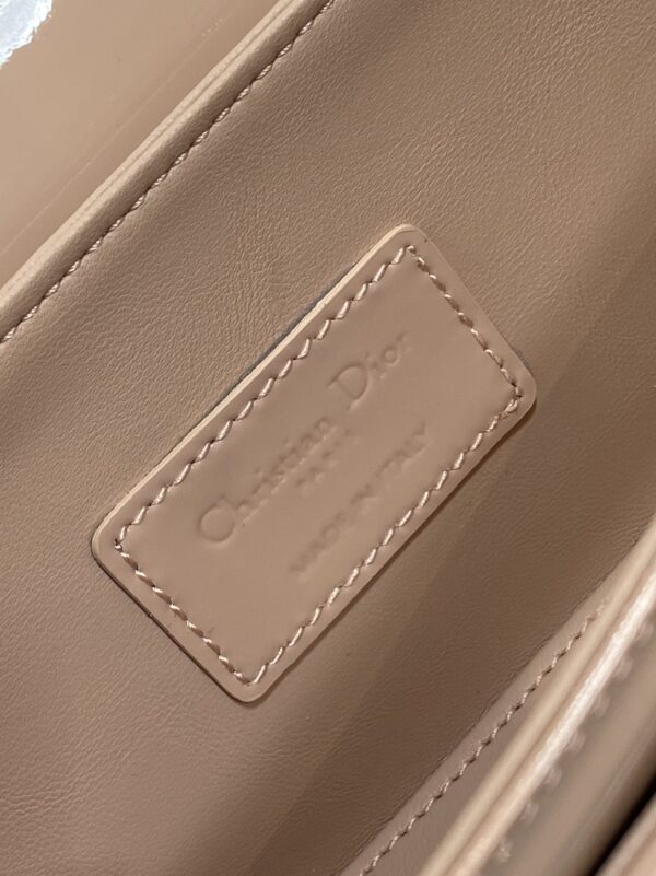 DIOR Montaigne Avenue - Image 9