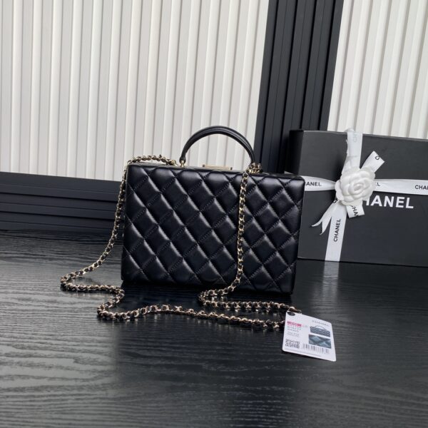 CHANEL makeup bag - Image 2
