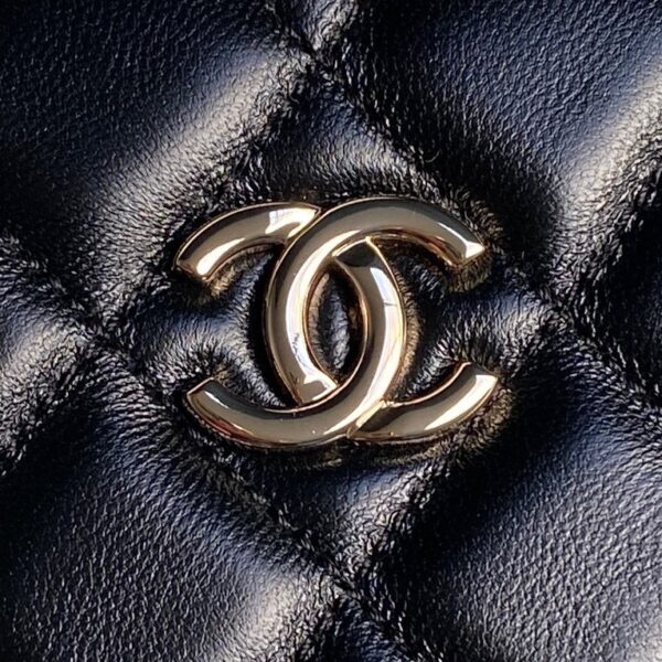 CHANEL makeup bag - Image 3