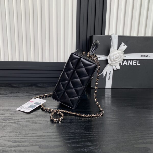 CHANEL makeup bag - Image 6