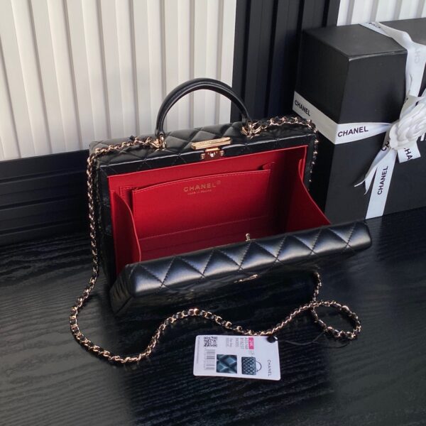 CHANEL makeup bag - Image 8