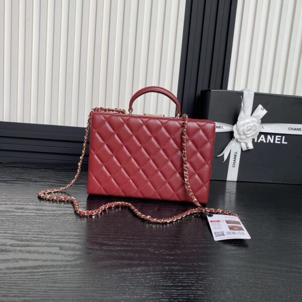 CHANEL makeup bag - Image 2