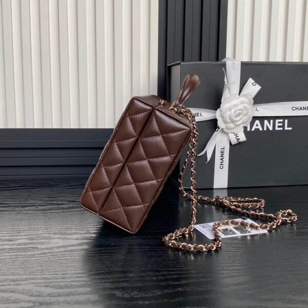 CHANEL makeup bag - Image 4