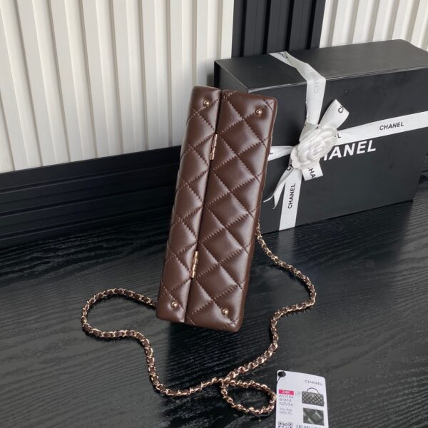 CHANEL makeup bag - Image 5