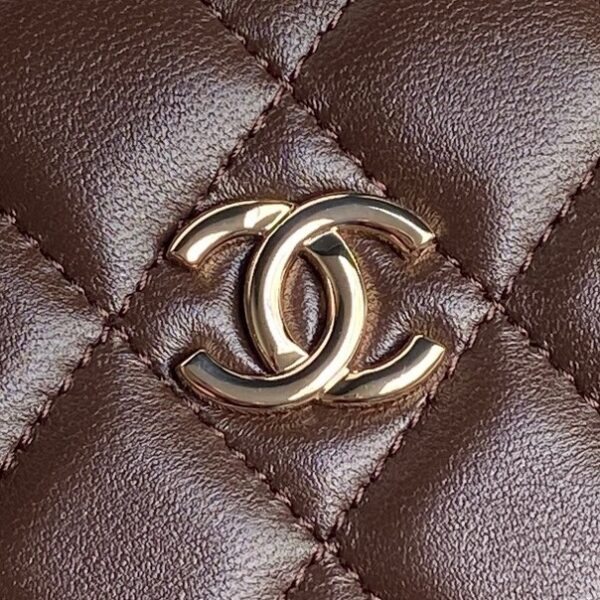 CHANEL makeup bag - Image 6
