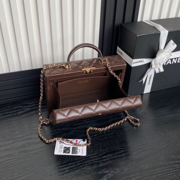 CHANEL makeup bag - Image 9