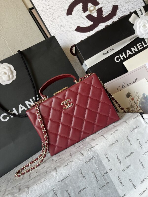 CHANEL makeup chain bag - Image 2