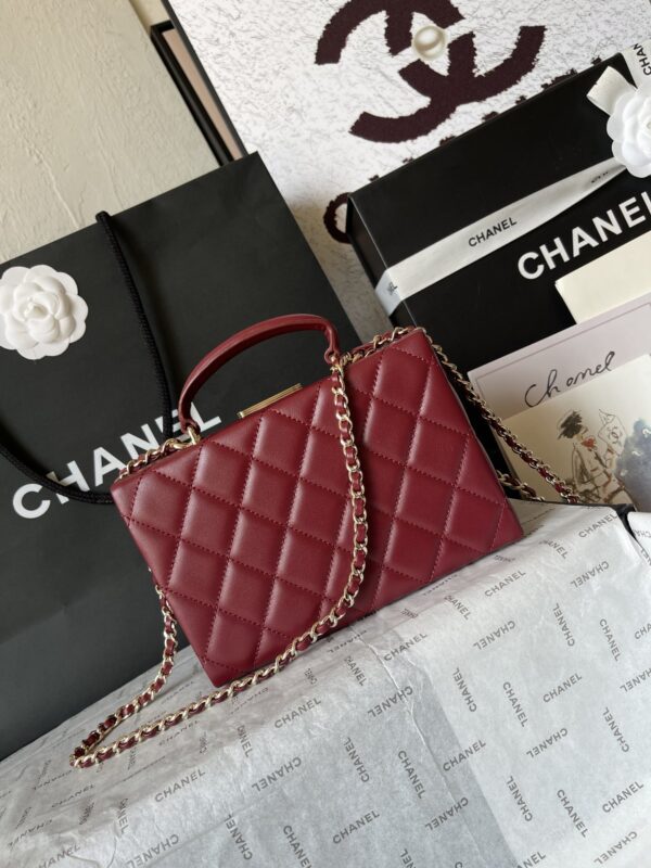 CHANEL makeup chain bag - Image 4