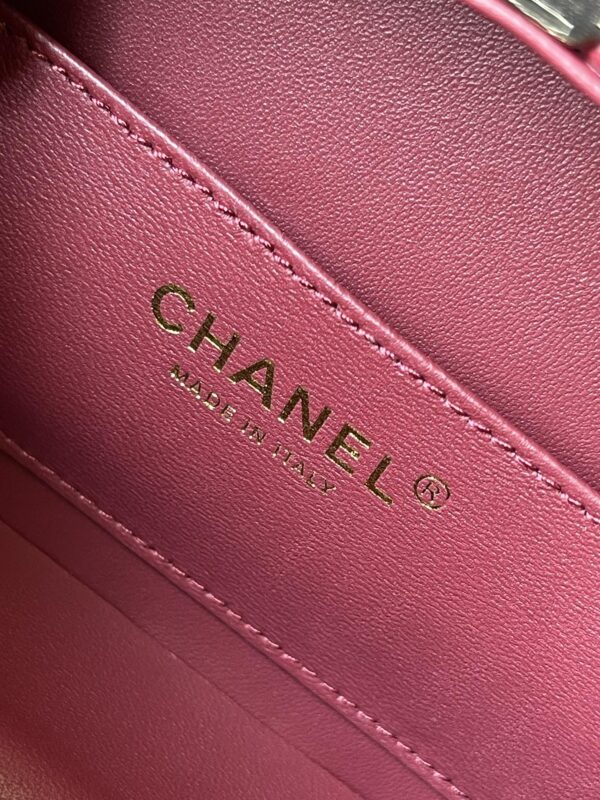 CHANEL makeup chain bag - Image 9