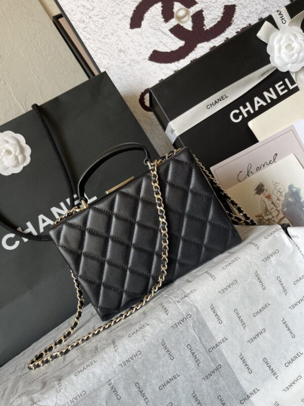 CHANEL makeup chain bag - Image 4