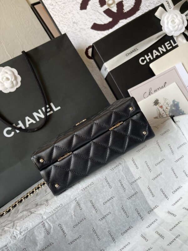 CHANEL makeup chain bag - Image 5