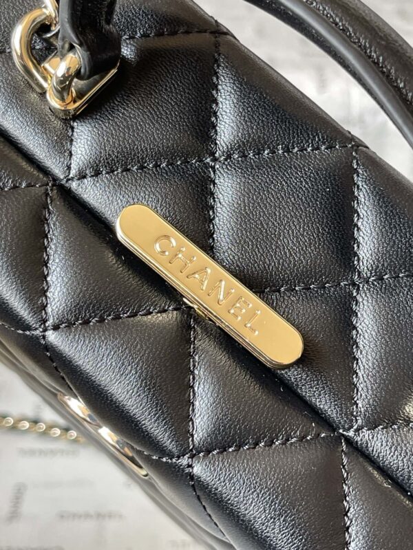 CHANEL makeup chain bag - Image 7