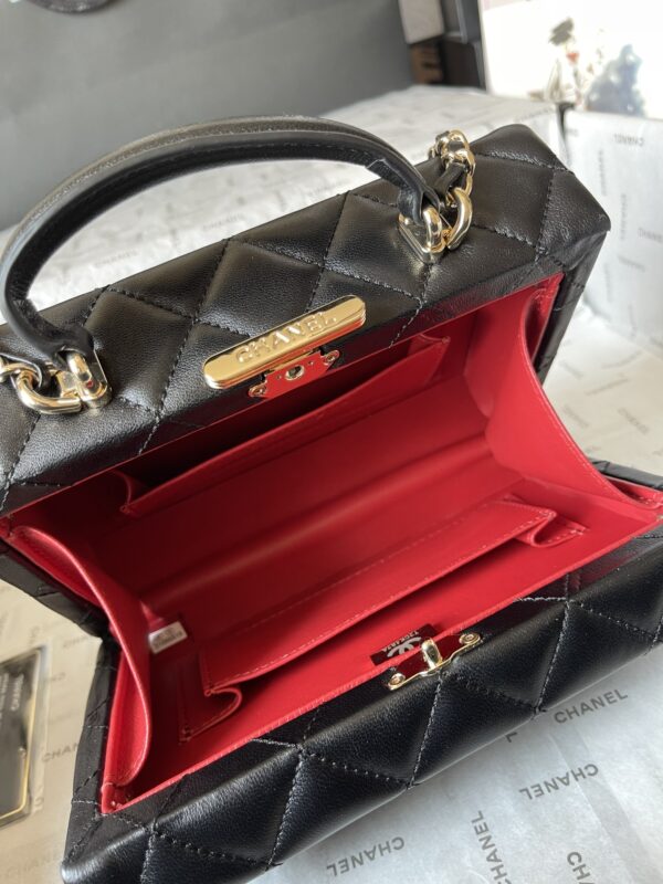 CHANEL makeup chain bag - Image 8