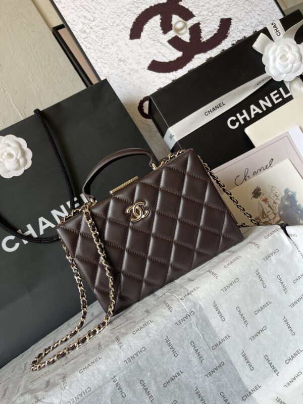 CHANEL makeup chain bag - Image 2