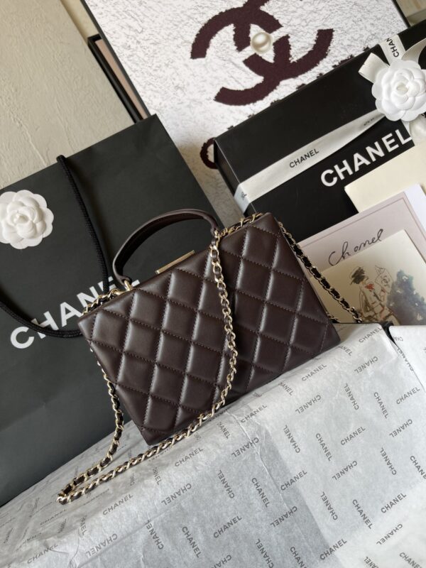 CHANEL makeup chain bag - Image 4