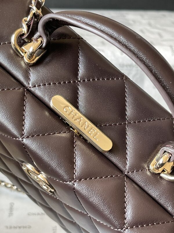 CHANEL makeup chain bag - Image 7