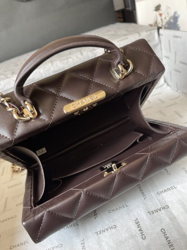 CHANEL makeup chain bag - Image 8