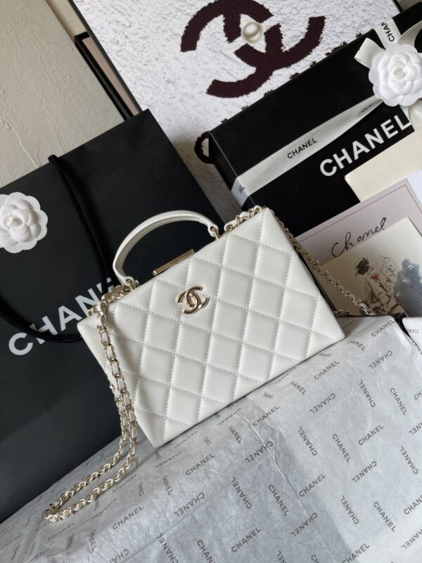 CHANEL makeup chain bag - Image 2
