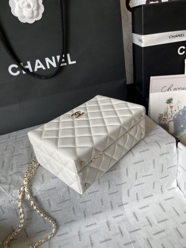 CHANEL makeup chain bag - Image 3