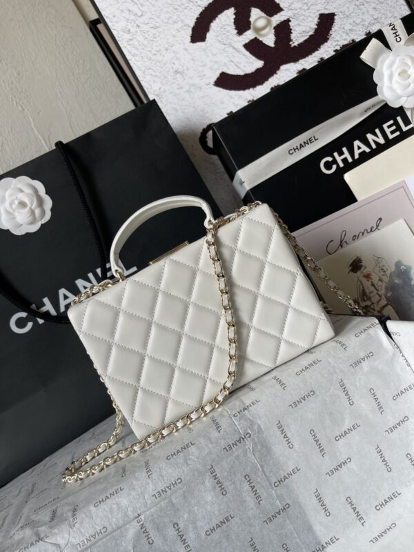 CHANEL makeup chain bag - Image 4