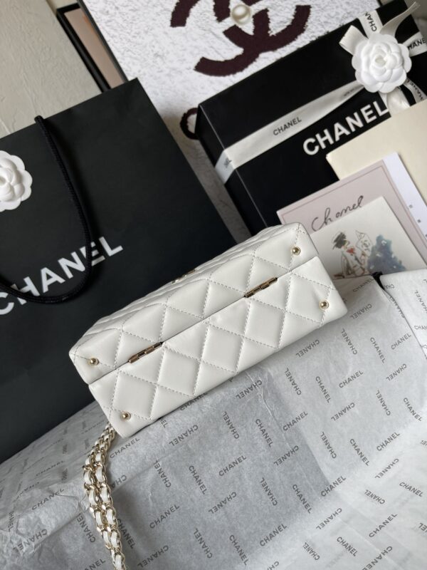 CHANEL makeup chain bag - Image 5