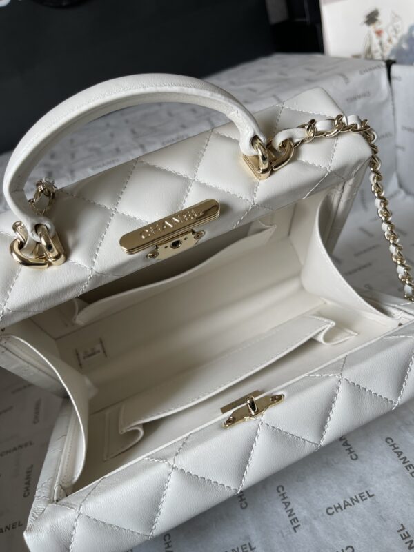 CHANEL makeup chain bag - Image 8