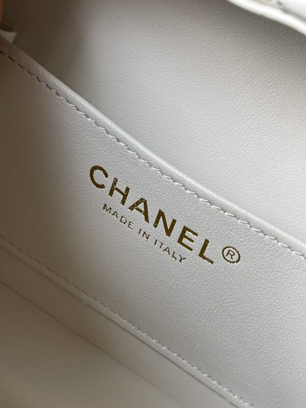 CHANEL makeup chain bag - Image 9