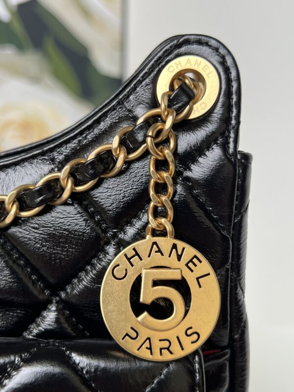 CHANEL hobo hippie bag - Image 4