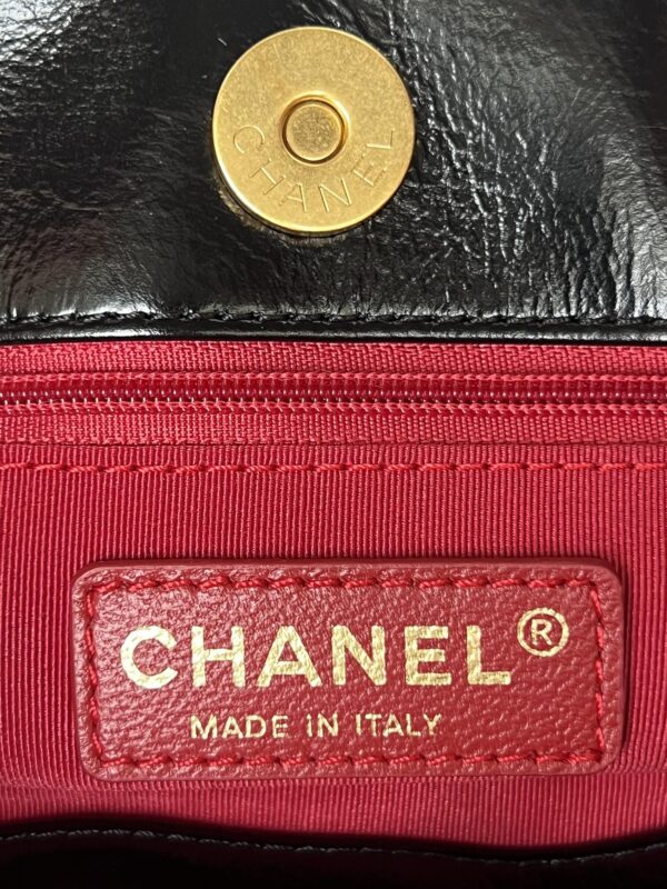 CHANEL hobo hippie bag - Image 9