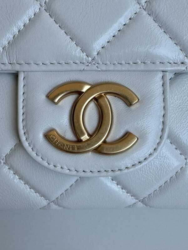 CHANEL hobo hippie bag - Image 4