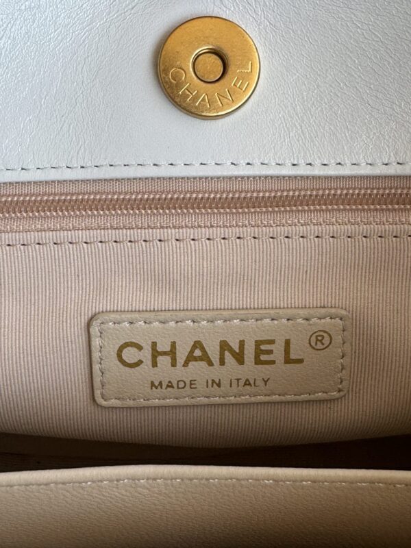 CHANEL hobo hippie bag - Image 8