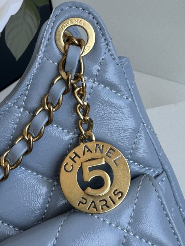 CHANEL hobo hippie bag - Image 3