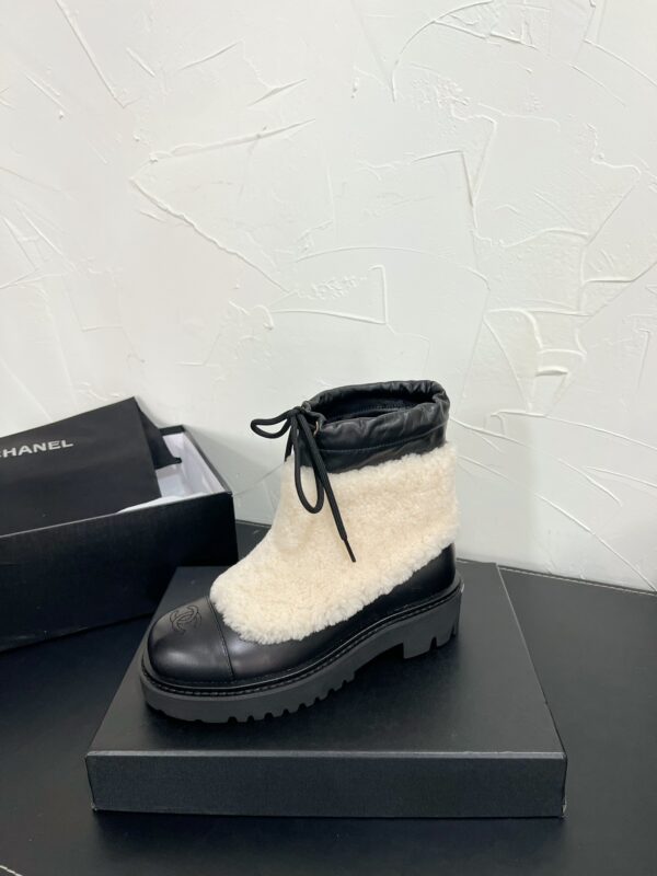 CHANEL Martin ankle boots - Image 9