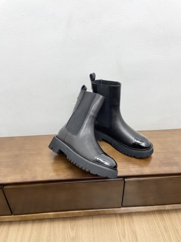 CHANEL Chelsea ankle boots - Image 2