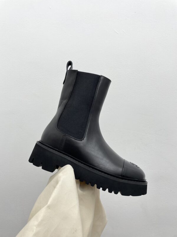 CHANEL Chelsea ankle boots - Image 5