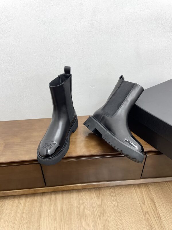 CHANEL Chelsea ankle boots - Image 6