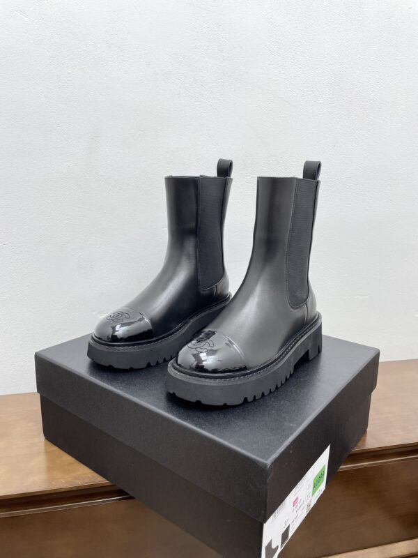 CHANEL Chelsea ankle boots - Image 7